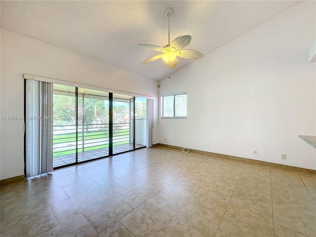 20 Via De Casas Sur 202, Boynton Beach, FL 33426