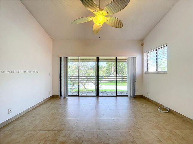 20 Via De Casas Sur 202, Boynton Beach, FL 33426