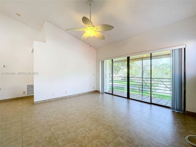 20 Via De Casas Sur 202, Boynton Beach, FL 33426