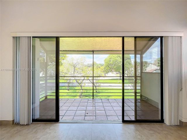 20 Via De Casas Sur 202, Boynton Beach, FL 33426