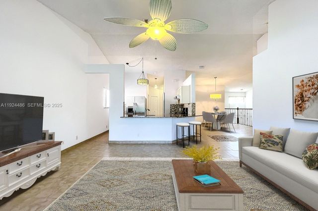 20 Via De Casas Sur 202, Boynton Beach, FL 33426