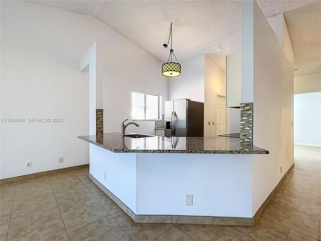 20 Via De Casas Sur 202, Boynton Beach, FL 33426