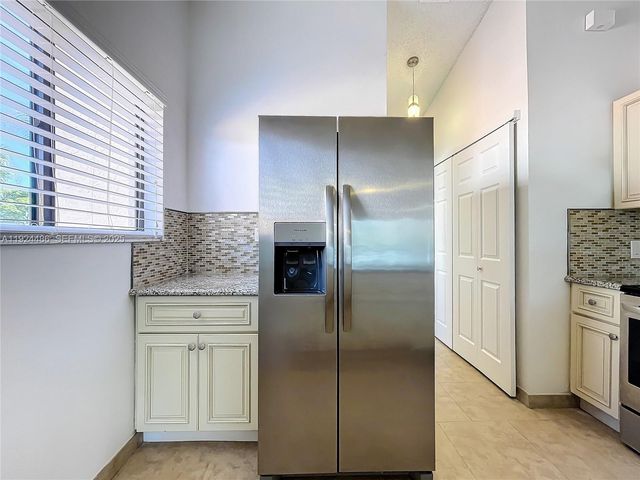 20 Via De Casas Sur 202, Boynton Beach, FL 33426