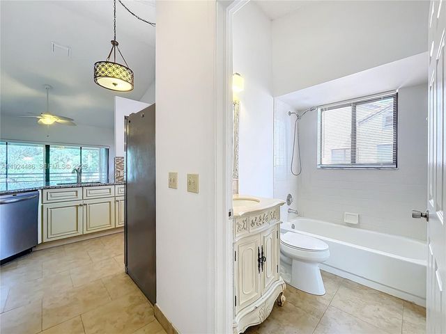 20 Via De Casas Sur 202, Boynton Beach, FL 33426