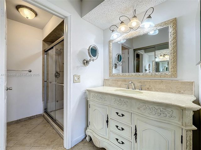 20 Via De Casas Sur 202, Boynton Beach, FL 33426