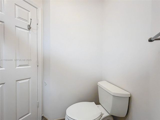 20 Via De Casas Sur 202, Boynton Beach, FL 33426