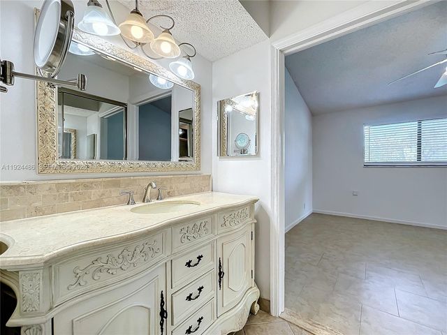 20 Via De Casas Sur 202, Boynton Beach, FL 33426