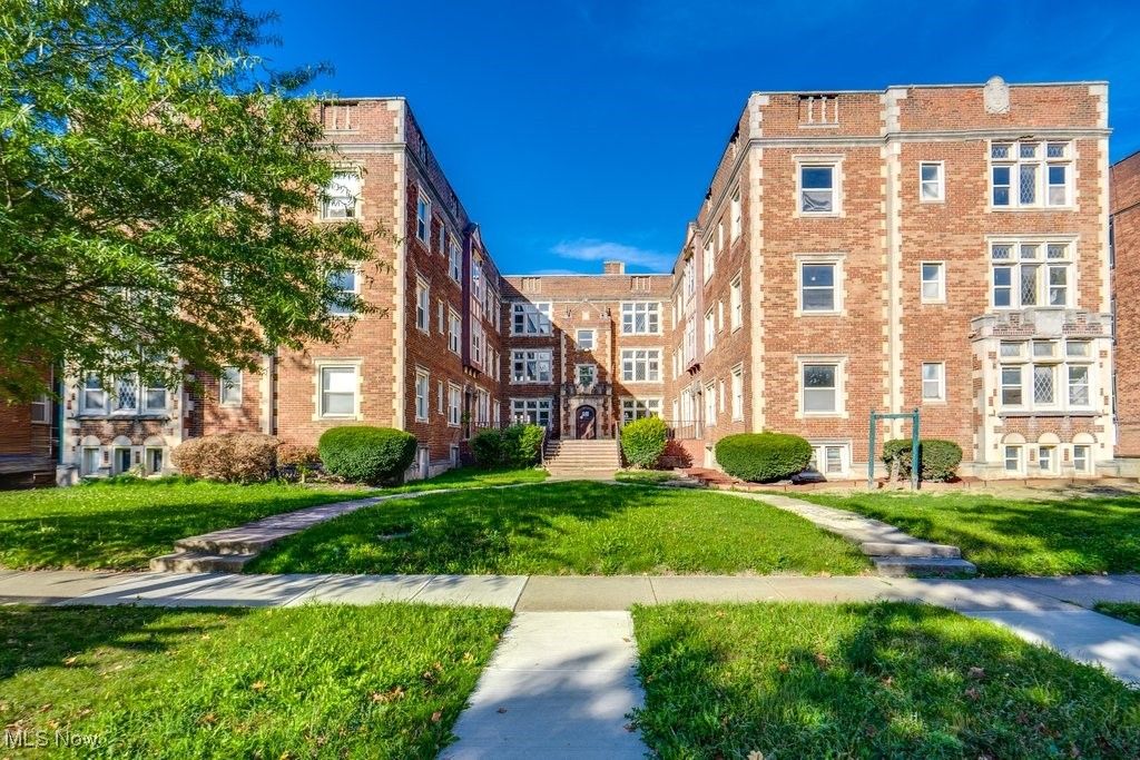 2828 S Moreland Boulevard, Cleveland, OH 44120