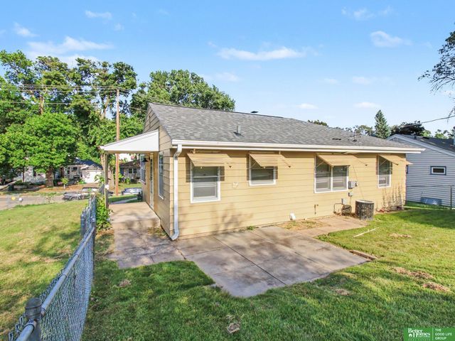 2042 N 69th Street, Omaha, NE 68104