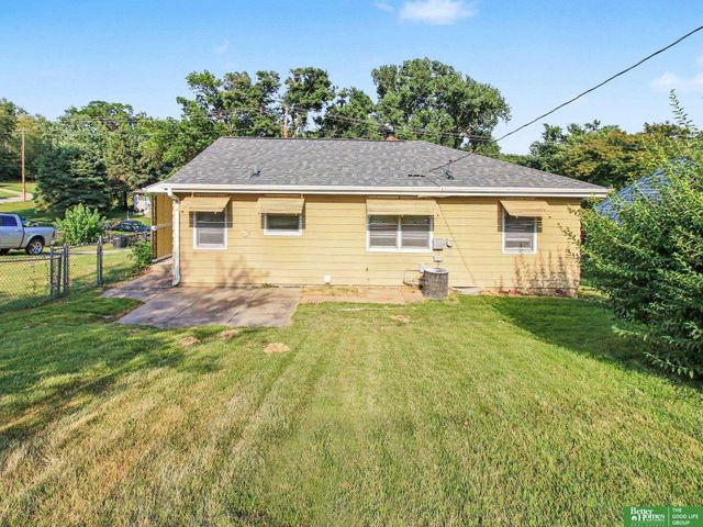 2042 N 69th Street, Omaha, NE 68104