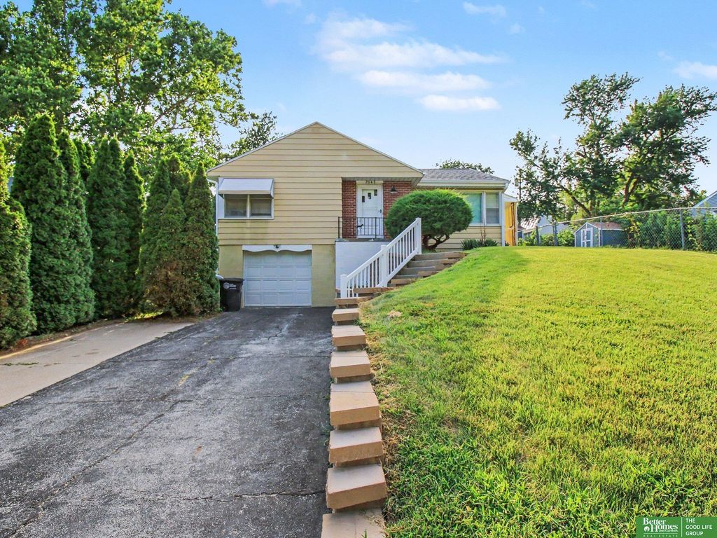 2042 N 69th Street, Omaha, NE 68104