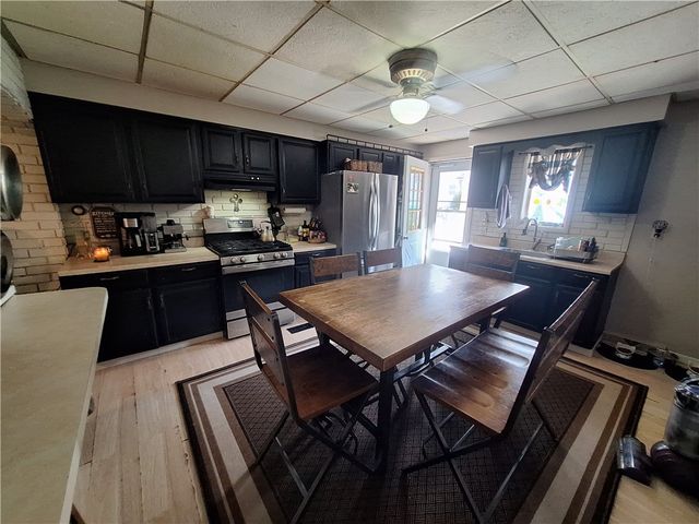107 Glen Ave, Ellwood City, PA 16117
