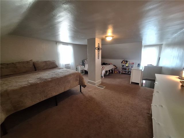 107 Glen Ave, Ellwood City, PA 16117