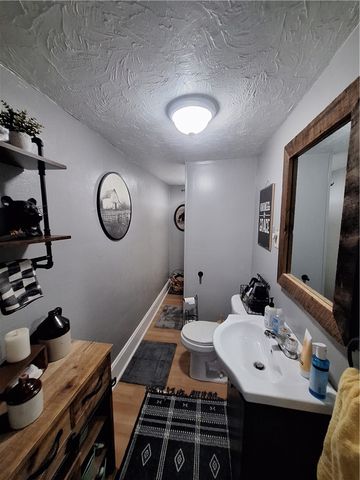 107 Glen Ave, Ellwood City, PA 16117
