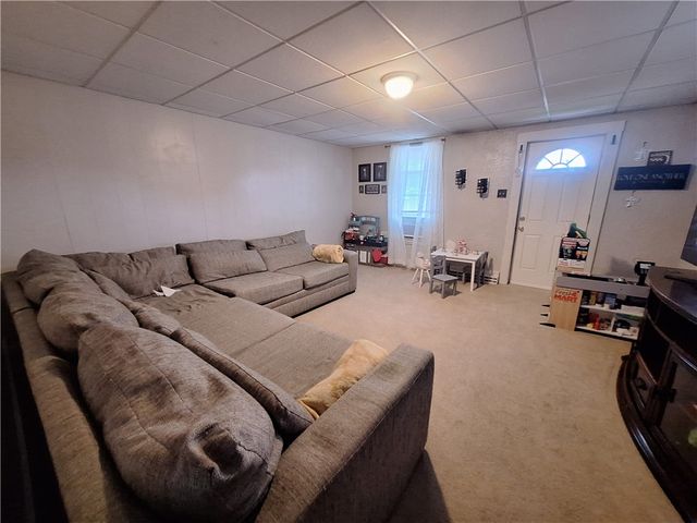 107 Glen Ave, Ellwood City, PA 16117