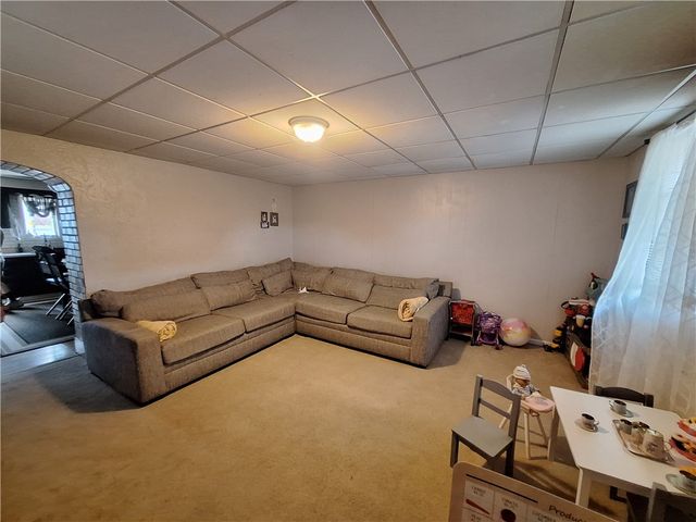 107 Glen Ave, Ellwood City, PA 16117