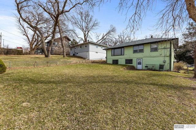 3702 Summit Street, Omaha, NE 68112