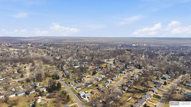 3702 Summit Street, Omaha, NE 68112