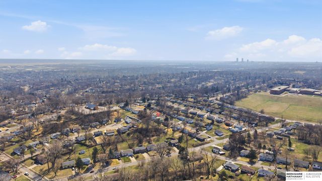 3702 Summit Street, Omaha, NE 68112