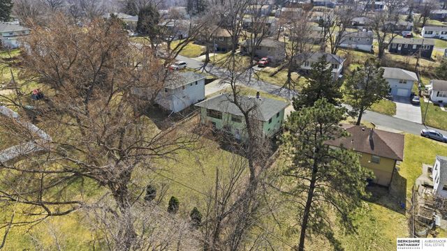 3702 Summit Street, Omaha, NE 68112