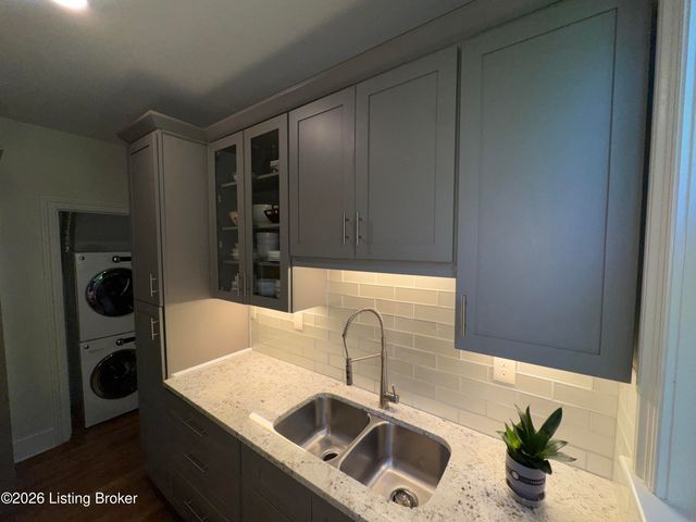 3017 Brownsboro Rd APT 4, Louisville, KY 40206