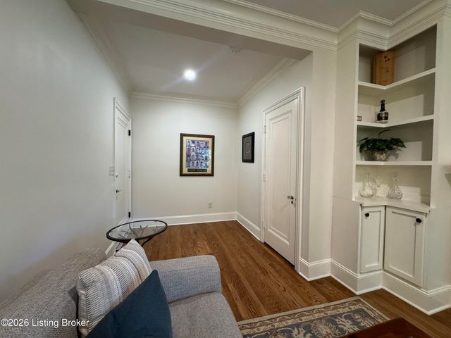 3017 Brownsboro Rd APT 4, Louisville, KY 40206
