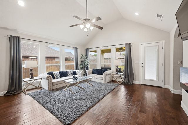 1113 Planters Way, Waxahachie, TX 75165