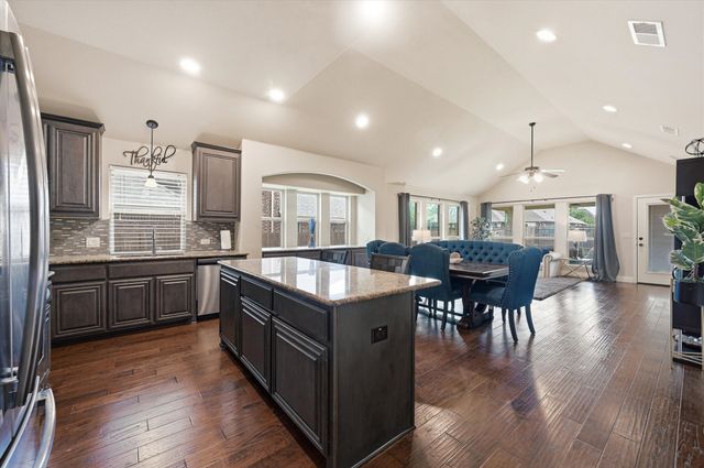 1113 Planters Way, Waxahachie, TX 75165