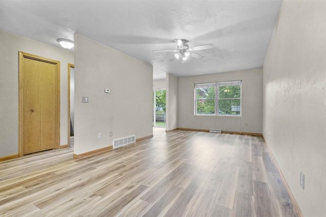 1324 W BENT AVENUE, Oshkosh, WI 54901