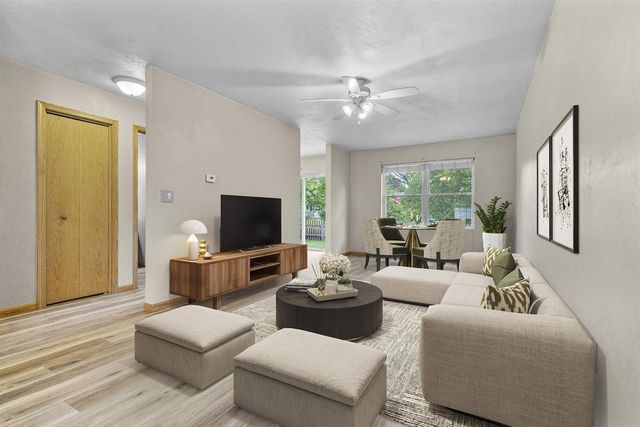 1324 W BENT AVENUE, Oshkosh, WI 54901