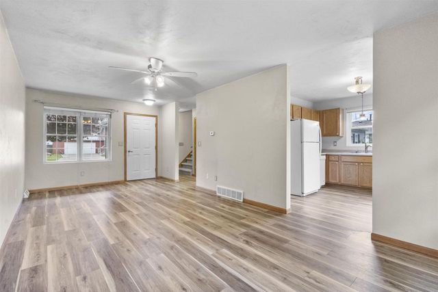 1324 W BENT AVENUE, Oshkosh, WI 54901