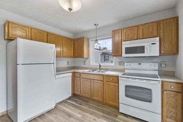 1324 W BENT AVENUE, Oshkosh, WI 54901