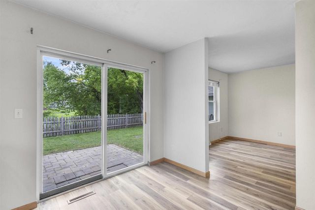 1324 W BENT AVENUE, Oshkosh, WI 54901