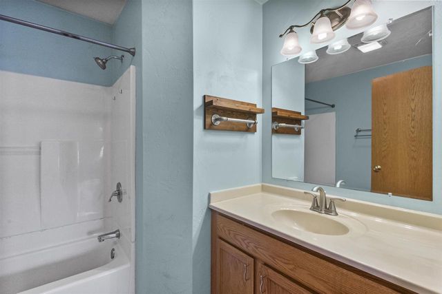 1324 W BENT AVENUE, Oshkosh, WI 54901