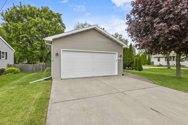 1324 W BENT AVENUE, Oshkosh, WI 54901