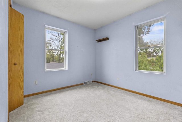 1324 W BENT AVENUE, Oshkosh, WI 54901