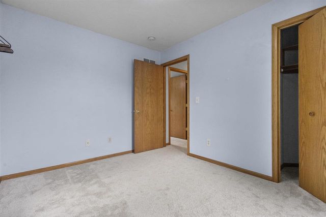 1324 W BENT AVENUE, Oshkosh, WI 54901