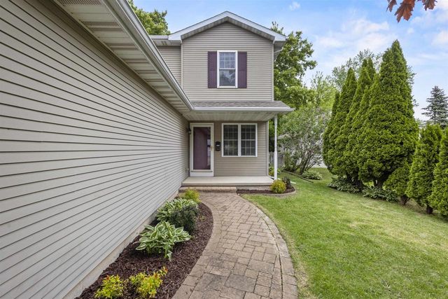 1324 W BENT AVENUE, Oshkosh, WI 54901