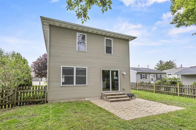 1324 W BENT AVENUE, Oshkosh, WI 54901