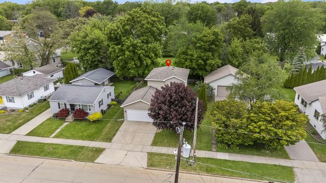 1324 W BENT AVENUE, Oshkosh, WI 54901