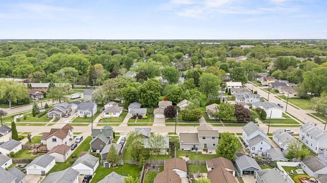 1324 W BENT AVENUE, Oshkosh, WI 54901