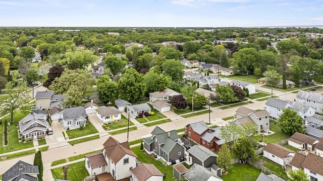 1324 W BENT AVENUE, Oshkosh, WI 54901