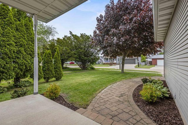 1324 W BENT AVENUE, Oshkosh, WI 54901