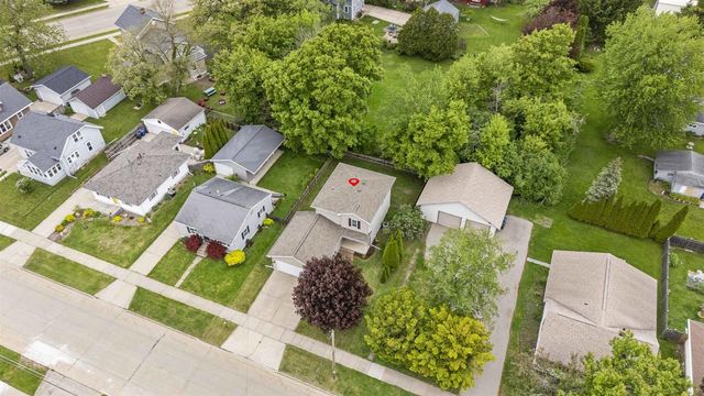 1324 W BENT AVENUE, Oshkosh, WI 54901