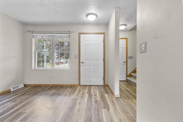 1324 W BENT AVENUE, Oshkosh, WI 54901