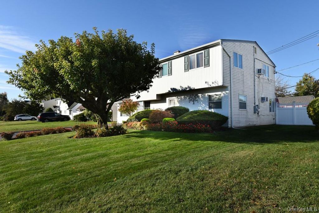 444 Division Avenue, Hicksville, NY 11801