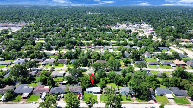 5738 Kenilwood Drive, Houston, TX 77033