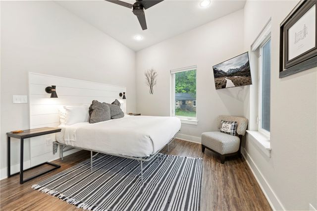 1111 N Oakland Avenue, Fayetteville, AR 72703
