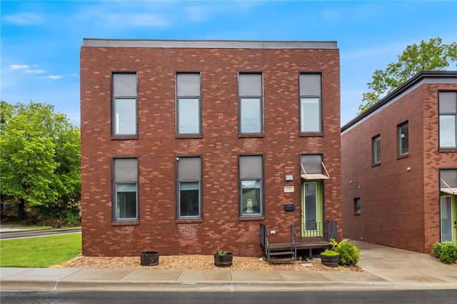 1111 N Oakland Avenue, Fayetteville, AR 72703