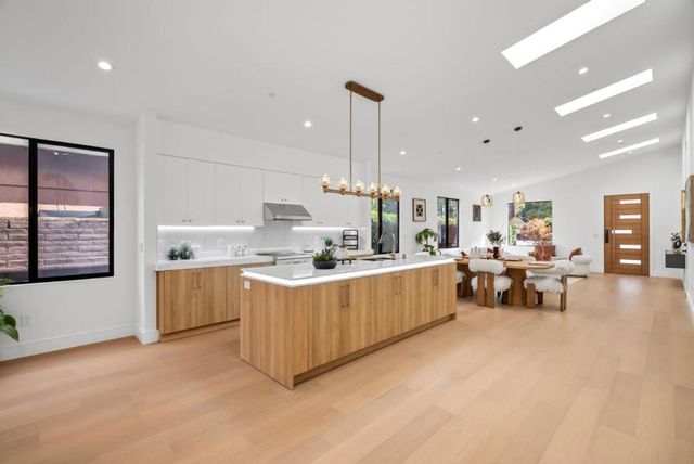 557 E Arbor Avenue, Sunnyvale, CA 94085